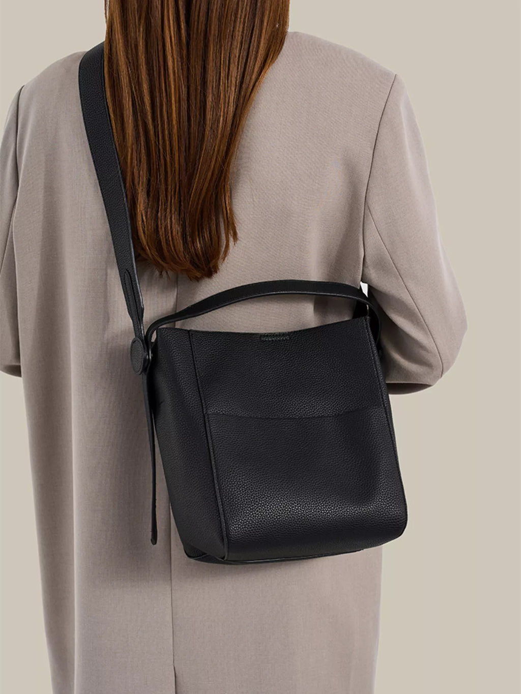 Minimalist Textured Leather Bucket Crossbody Bag - Black