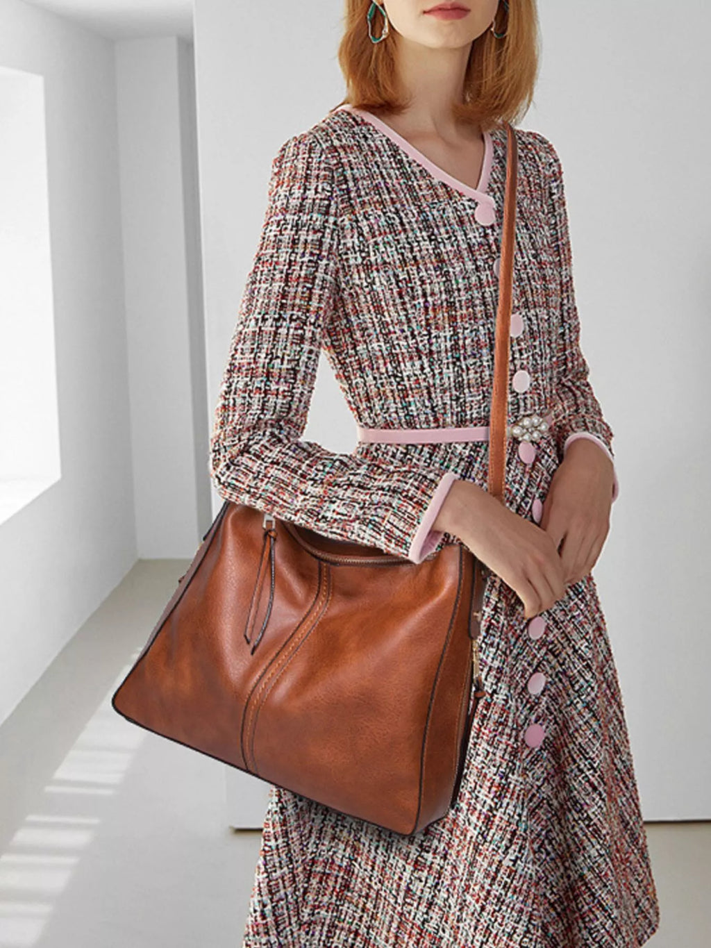 Classic Minimalist PU Leather Shoulder Bag with Spacious Capacity