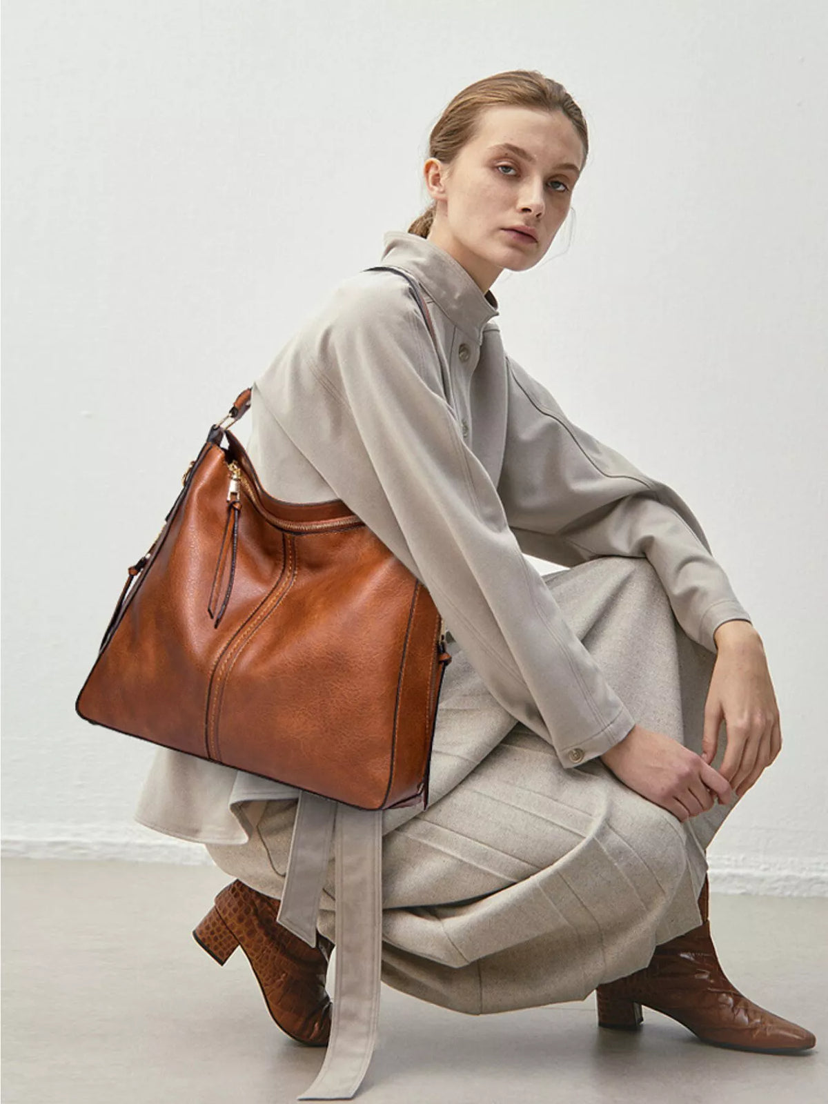 Classic Minimalist PU Leather Shoulder Bag with Spacious Capacity